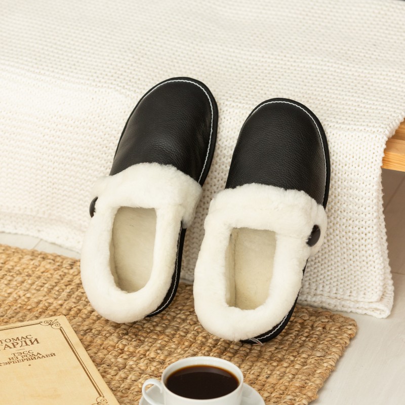 Black leather slippers “Stephan”